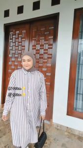 Tunik Kemeja Wanita Lengan Panjang Setripe Salur Putih Bahan Rayon Adem
