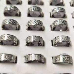 10/20/30Pcs/Lot Vintage Drip Oil Stainless Steel Rings Men Women Fashion Carving Random Style Daily Party Gifts Jewelry No Box