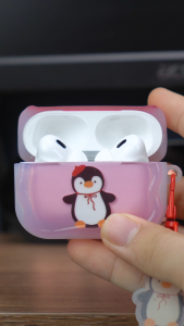 Vỏ case ốp airpod Penguin Đỏ cao cấp bảo vệ dành cho tai nghe 1/2/3/4/Pro/Pro 2 I 88Mobile