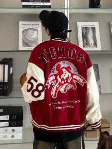 แจ็คเก็ต PU หนังสีแดงลำลองสำหรับฤดูใบไม้ร่วงและฤดูหนาวสำหรับผู้ชายและผู้หญิง เสื้อแจ็คเก็ตเบสบอลแบบลำลองสำหรับคู่รัก