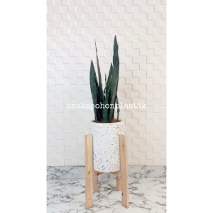 Pohon Hias Pohon Artificial Lidah Mertua Latex Hijau Full Pot Terracota Silinder + Standing Kayu Dekorasi Sudut Ruangan Aesthetic