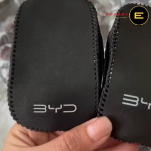 เคสหุ้มเบาะพนักแขน BYD Atto 3 กันน้ำ กันรอย สีพื้น/ด้ายลาย วัสดุหนัง PU สีสันหลากหลาย