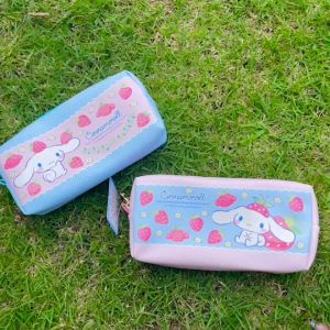 กระเป๋าใส่เครืองสำอางค์ Cinnamoroll คอลเลคชั่นใหม่ ลายน่ารัก แต่งซิป ขนาดเล็กพกพาง่าย จุของได้เยอะ ขนาด 22×11 cm มีทั้งหมด 2 ลาย