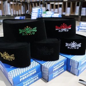 peci songkok nu banyak varian ada merah putih ada hijo ada gold bisa request nama