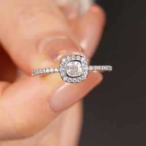 Huitan Luxury Wedding Rings for Women AA Crystal Cubic Zircon Silver Color Temperament Elegant Female Anniversary Rings Jewelry