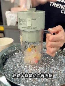 Portable Electric Mini Juice Cup With Straw Juice Blender Mixer Juicer Fruit Mixed Blender USB charg Smoothie Blender Fruit Juicer 榨汁杯带吸管/果汁机