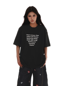 T-Shirt Wanita Hitam Lengan Pendek Motif Huruf Inggris - Bahan Dingin Premium & Katun Bernapas Desain Streetwear Potongan Bahu Tepat Slim Fit 2025