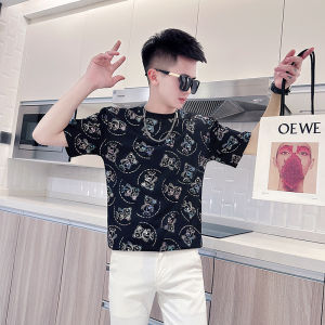 เสื้อยืดลําลองสําหรับผู้ชายแขนสั้นผ้าฝ้ายระบายอากาศโพลีเอสเตอร์ผสมเยาวชนสไตล์ยอดนิยมพร้อมการ์ตูนแอนิเมชั่นพิมพ์