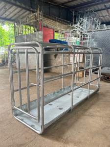 กรงหมู กรงหาม กรงยืน  อุปกรณ์ฟาร์มหมู สำหรับหมูขุน ใส่ได้ 130 กก. 1 คำสั่งซื้อ ต่อ 1 ชิ้น