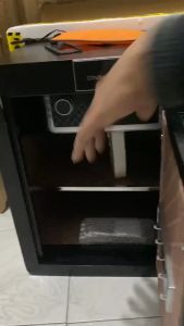 Két Sắt Điện Tử Thông Minh SmartHome Khoá Vân Tay Núm Vặn Ẩn Kết Hợp Khoá Mã Cảm Ứng Chống Cháy ONNAIS Kèm Chìa Khoá Cơ Dự Phòng Sử Dụng Pin Bảo Mật Cao Chống Cháy An Toàn Báo Động Kép Hai Màu Sắc Đen - Nâu Két Mini Hiện Đại 3 Tầng Dùng Cho Văn Phòng