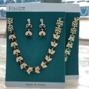 Womens Fashionable Leaf Earrings Necklaces Jewelry Sets Weddings Parties and Holiday Gifts for Daily Wear