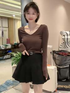 เสื้อยืดคอกลมแขนยาวทรงสลิมฟิตสำหรับผู้หญิง เสื้อชั้นในฤดูใบไม้ผลิและฤดูใบไม้ร่วงแบบมีไหล่เสริม ทรงเข้ารูป เสื้อชั้นในลำลอง