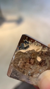 A small Smoky Quartz with a very natural raw-mineral feel yet inside it records beautiful marks of crystal growth. 💁♀️