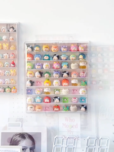 ตู้โชว์ติดผนัง ตู้โชว์ตุ๊กตา กล่องฟิกเกอร์ กันฝุ่นกันความชื้น มีฝาปิด ดีไซน์สวยหรู ประตูแม่เหล็ก ไม่ต้องติดตั้ง