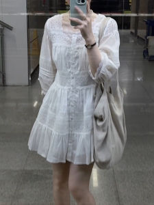 ชุดเดรสยาวปานกลางผ้าลูกไม้สีขาวสไตล์ฝรั่งเศส กระโปรงทรงเอ แขนสั้น คอตั้ง แขนกุด กระโปรงสั้น ฤดูร้อน สำหรับผู้หญิง