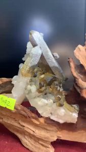 Cụm tinh thể thạch anh trắng còn nham thạch núi lửa tự nhiên sưu tầm mã 342