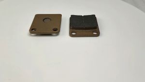 ผ้าดิสเบรคหลัง มอเตอร์ไซค์ ผ้าเบรคดิสเบรค ผ้าเบรค-หลัง 1คู่ ผ้าเบรคเดิม ผ้าดิสเบรค KSR MOTUS ผ้าดิสเบรคหน้าเดิม ผ้าเบรคแท้ ทนแดด ทนฝน ไม่หลุดง่าย ทนต่ออุณหภูมิสูง ไร้เสียงรบกวน สำหรับมอเตอร์ไซค์รุ่น อะไหล่สามารถใช้ทดแทนอะไหล่เดิมได้เป็นอย่างดี