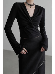 ชุดเสื้อยืดสองชิ้นพร้อมโบว์ ทรงเข้ารูป สไตล์หวานและเผ็ด แขนยาว คอวี ความหนาปกติ ฤดูใบไม้ร่วง 2024 จีน