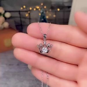 Huitan Classic Design Crown Pendant Necklace for Women Elegant Party Accessories Fancy Necklace Gift Timeless Style Jewelry