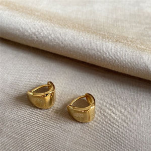 Super Beautiful 925 Sterling Silver Minimalist Womens Brand New Small Ear Lobe