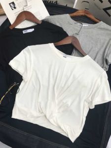 เสื้อยืดแขนสั้นคอตตอนสไตล์เกาหลีทรงเข้ารูปสำหรับผู้หญิงในช่วงฤดูร้อน ทรงเข้ารูป สีสันสดใส ทรงเข้ารูป ทรงเข้ารูป