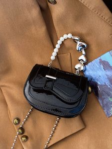 กระเป๋าสะพายข้างทรงสี่เหลี่ยมเล็กแบบผูกโบว์ด้วยโซ่ไข่มุกสำหรับผู้หญิง กระเป๋าสะพายข้าง PU คุณภาพสูง กระเป๋าสะพายข้างสไตล์เกาหลี