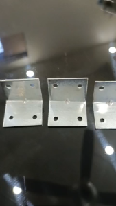 Ke Góc Sắt Vuông (2.5x2.5x3 cm) Liên Kết Góc (Dày 1mm) Cố Định Hộp Khung DIY Nhỏ (10g)