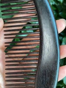 Thảm Mát Xa Đầu Hình Lá Treo Bằng Gỗ Purple Light Mahogany Tự Nhiên Cho Nam Và Nữ Dùng Tại Nhà