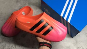 อาดิดาส adiFOM เปลือกหน้ารองเท้าตีนเป็ดแบบเหยียบครึ่งหน้าสีส้มสำหรับผู้ชายและผู้หญิง