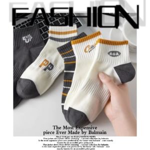 LHSunday มาใหม่น๊า ถุงเท้าแฟชั่นงานนำเข้า สีสวยคุมโทนสุภาพมาก เนื้อผ้านิ่มสวมใส่สบายเท้าสุดๆๆ ใส่ได้ทุกวัย ราคาดีงาม รีบเลยหมดไวมาก