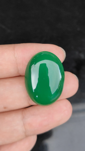 พลอยโมรา (Chalcedony/ Agate) สีเขียวหยก น้ำหนัก 38.07 กะรัต 22 x 30.00 มิล พลอยแท้ จากประเทศแอฟริกาใต้