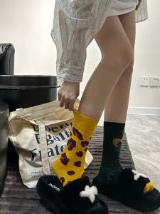 SSWEATSHOP Cartoon Asymmetric Couple Street Style Ins Fashion Mid-Calf Socks for Women Knee-High Sports Beanies