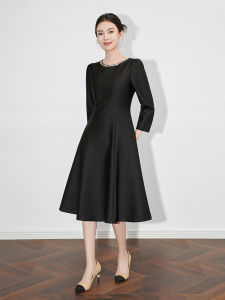 ชุดเดรสยาวทรงเอคอปีแหวนด้านหน้าปักลายประดับเพชรแบบเข้ารูปเอวสูง ชุดราตรีสไตล์ฮิปโป้ฤดูใบไม้ร่วงปี 2025 สำหรับผู้หญิง