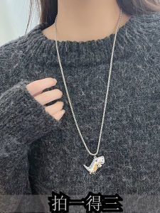 สร้อยคอไททาเนียมลายรูปตุ๊กตาปีกเล็ก สไตล์ลำลอง สำหรับทั้งชายและหญิง แหวนสีสดใหม่ โซ่เสื้อกันหนาวแบบเดี่ยว