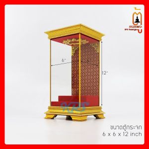 ตู้ครอบพระกรอบบนล่างสีทอง คิ้วมิเนียมทอง ฉากหลังผ้าลายไทยสีแงด คิดไฟดาวน์ไลท์สีวอร์ม ประดับไม้ฉลุ
