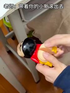 Pistol Air Mainan Anak-anak Semprotan Crayon Shinchan Air Pistol Air Semburan Air Semi Otomatis Pistol Air Kuat Tekanan