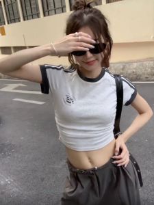 เสื้อยืดแขนสั้นผู้หญิงคอตตอนสีพื้นแขนสั้นทรงหลวมสไตล์เกาหลีสำหรับฤดูร้อน 2024 ลายทาง ทรงเข้ารูป ทรงเข้ารูป เสื้อผ้าทำงาน