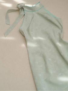 ฤดูร้อน ใหม่ สีเขียว ลายดอก เนคไท เดรส รองเท้าแตะชายหาดวันหยุดชายหาด กระโปรง ผ้าไหม ผู้หญิง เสื้อท่อนบน แฟชั่นสุภาพสตรี  เดรส Es