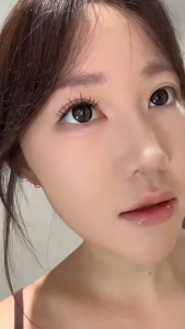 ขนตาปลอมแบบใหม่ที่ไม่ต้องใช้กาว สำหรับการเดินทาง: ขนตาปลอมแบบติดเองที่มีสีบล็อกที่ดูเป็นธรรมชาติ สมจริง และมีชีวิตชีวา ขนตาปลอมแบบไล่เฉดสี ไม่ต้องใช้กาว! แต่งแต้มสีสันให้เป็นธรรมชาติ ให้ลุคการ์ตูนที่สวยสะดุดตา