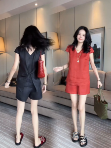 Shalldoer | Bộ đồ hai mảnh thời trang mùa hè mới cho nữ cổ chữ V lưng đẹp tay ngắn quần short ôm sát phong cách tối giản