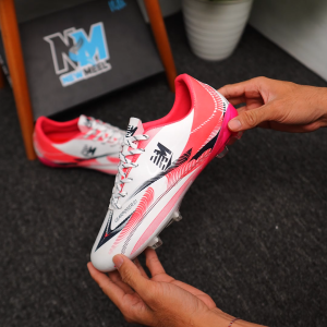 Newmeel Sepatu Bola Gearpower 2.0 Putih Pink