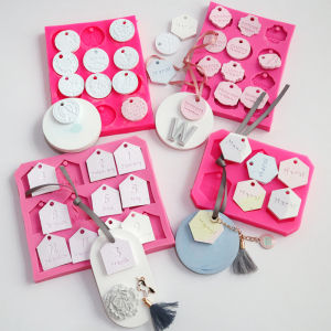 แม่พิมพ์ป้ายแขวนขนาดเล็กยิปซั่มน้ำมันหอมระเหยหลายแบบแม่พิมพ์แผ่นขี้ผึ้งวัสดุเครื่องมือแม่พิมพ์หินหอมขยายไอเดียสร้างสรรค์ทำด้วยมือ DIY