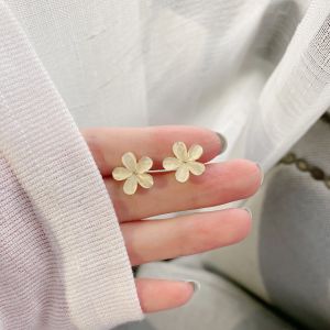 Miniature Fresh Floral Ear Studs Cat Eye Short Style Korean Fashion Alloy Jewelry for Women Ear Cuff Alternative