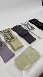 DK ถุงเท้าโยคะกันลื่น แยกนิ้ว ผ้าฝ้ายแท้ 85% ยืดหยุ่นดี ระบายอากาศ ซับเหงื่อ กันลื่นแน่น