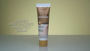 LIFUSHA SADOER: Solusi Krim Masker Penghilang Kulit Kaki Pecah-Pecah & Kering