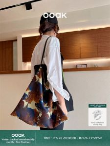 Two-Sided Vintage Leisure Bag