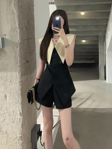 Elegant V-neck Suit Set Womens Fashion Design Sensation Apricot Color Sleeveless Waist-cinched Shorts New Summer Collection