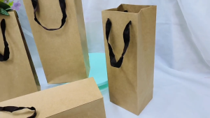 224 ถุงกระดาษ ถุงใส่ขวดไวน์ ถุงกระดาษทรงยาว ใส่ขวดไวน์ ใส่ของขวัญ ถุงของขวัญ ปีใหม่ พร้อมส่งทั่วไทย