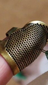 Retro Finger Protector โบราณ Thimble คุณสมบัติ้าวหวาน Handworking เข็ม Thimble Needles Craft DIY อุปกรณ์เย็บผ้าในครัวเรือน