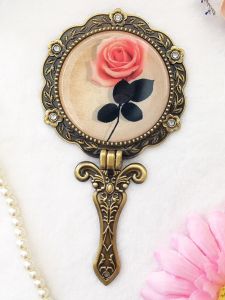 Vòng Tay Gương Trang Điểm Cầm Tay Cổ Điển Bằng Kim Loại Cho Phụ Nữ Cầm Tay Nhỏ Gọn Có Thể Gập Lại Để Mang Theo